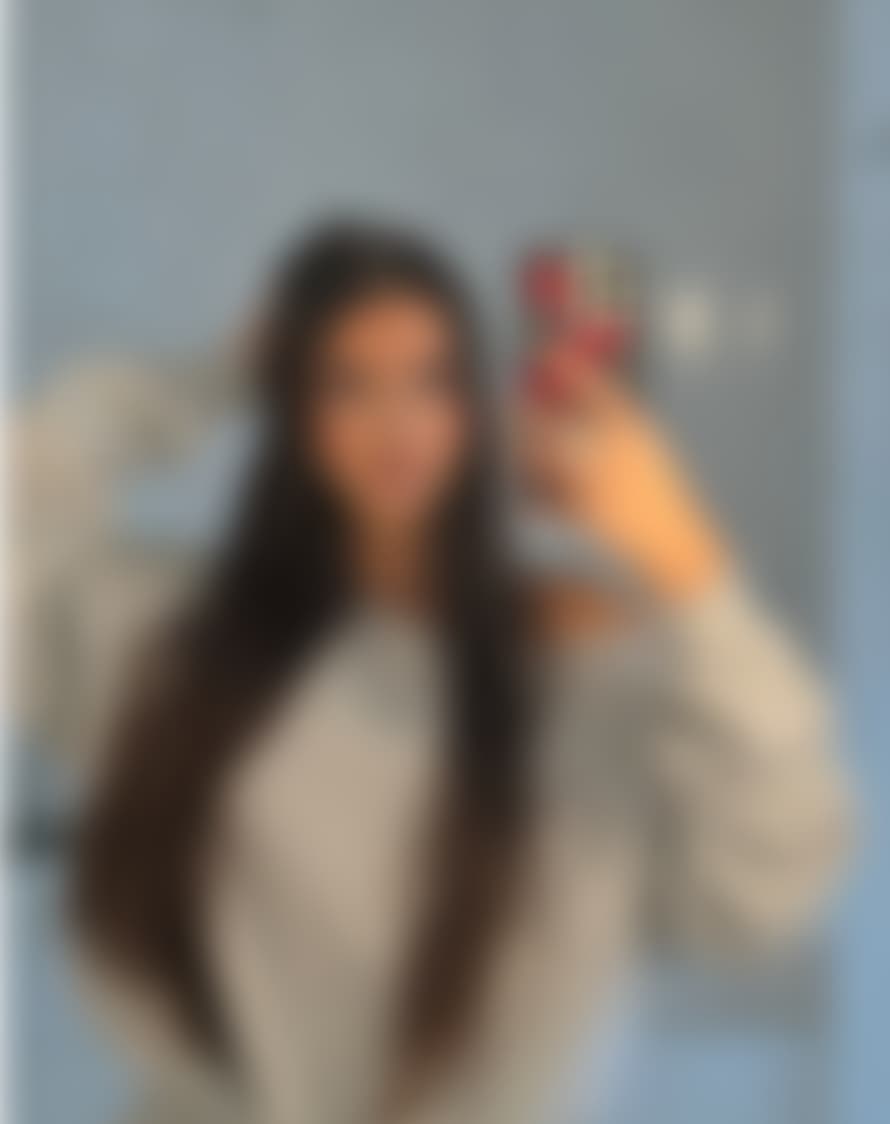 Simona, 24